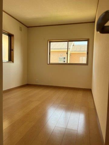 Spacious 4LDK House in Oharu-cho with Garden and Parking — Image 3, Oji, Aichi