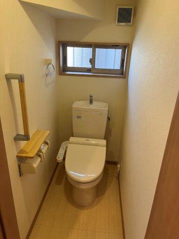 Spacious 4LDK House in Oharu-cho with Garden and Parking — Image 4, Oji, Aichi