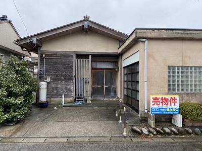 Traditional 3LDK House with Garden in Kurobe City, Near Station — Image 1, Kurobe, Toyama