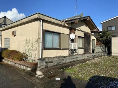 Traditional 3LDK House with Garden in Kurobe City, Near Station — Image 1, Kurobe, Toyama
