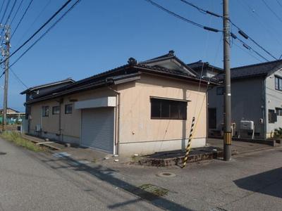 Single-Story 3DK House in Himi City with Multiple Parking Spaces — Image 1, Himi, Toyama