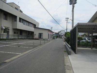 Single-Story Home with 14 Parking Spaces in Yonezawa — Image 2, Yonezawa, Yamagata