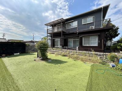 Spacious 4LDK House with Large Yard in Kawanoe-cho, Shikokuchuo — Image 1, Shikokuchuo, Ehime