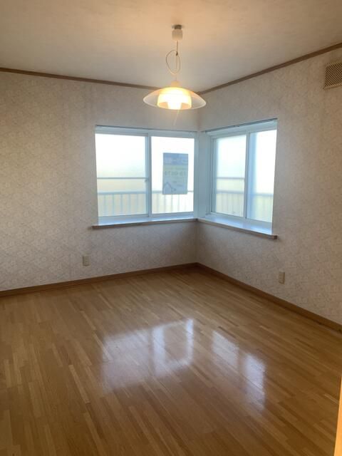 Bright 2LDK Apartment for Rent in Takikawa, Hokkaido - Thumbnail 2
