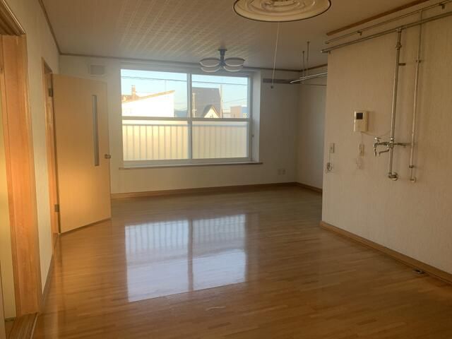 Bright 2LDK Apartment for Rent in Takikawa, Hokkaido - Thumbnail 3