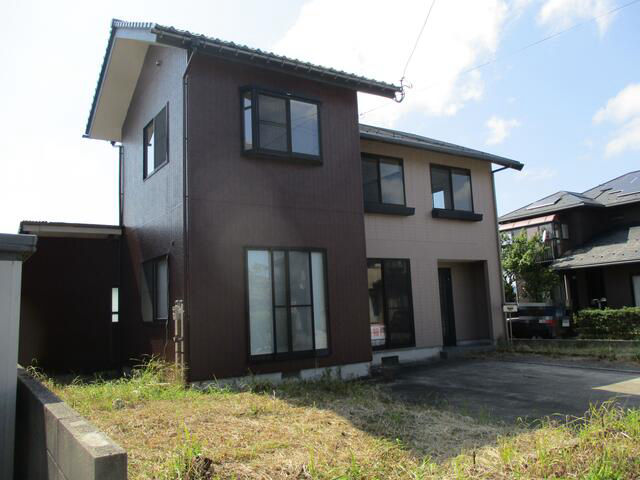 5LDK House in Takaoka with Renovated Interior - Thumbnail 2