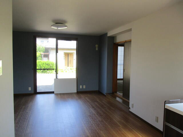 5LDK House in Takaoka with Renovated Interior - Thumbnail 4