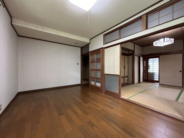 1981 5DK house in Ōmuta with 81坪 land - Thumbnail 4