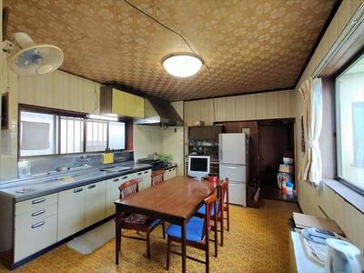 Traditional 9DK House in Sakuramachi, Imizu - 245sqm Living Space — Image 3, Imizu, Toyama