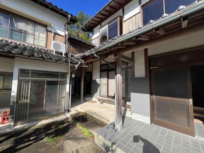 Spacious 9DK House in Misasa, Tottori - 242m² Living Space — Image 2, Misasa, Tottori