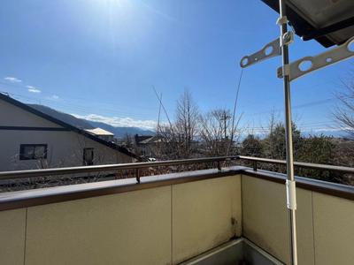 [Hatomark Site] Katsunuma Hishiyama House, a 3DK used detached house overlooking the grape hills that are the symbol of Katsunuma and where the vineyards spread out in Hishiyama, Katsunuma-cho, Koshu-shi, Yamanashi Prefecture — Image 1, Koshu, Yamanashi