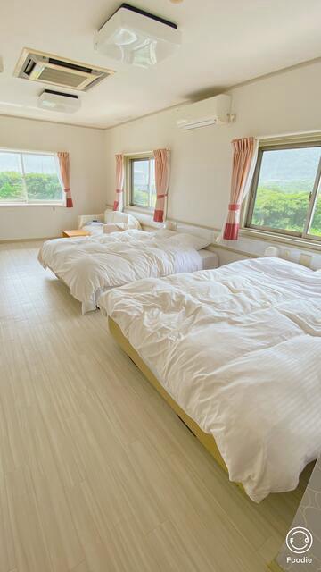 Spacious 10SLDK Beachside Villa with Private Onsen in Chikura — Image 4, Minamiboso, Chiba