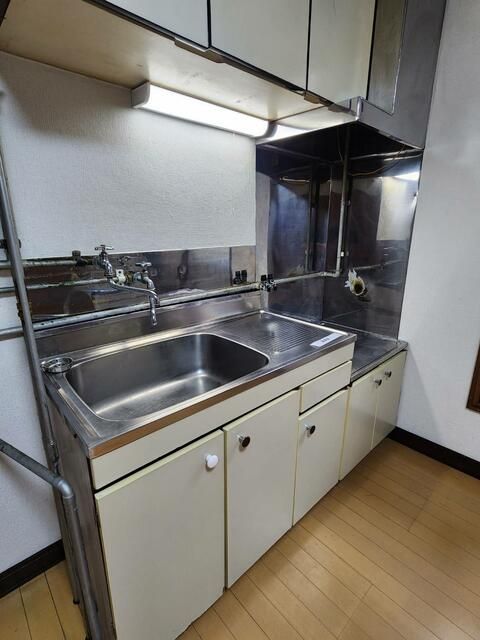 2LDK Sapporo Apartment for Rent, No Key Money, Near Showa-dori Station - Image 1