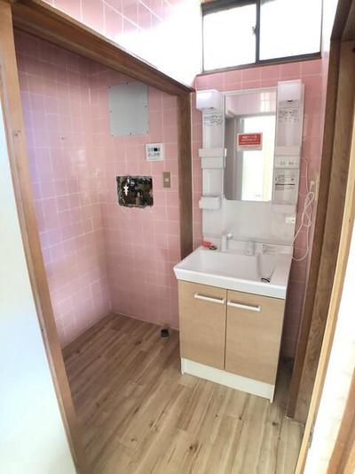 [Hatomark Site] 4DK Used Detached House in Higashikokubun, Kinokawa City, Wakayama Prefecture — Image 4, Kinokawa, Wakayama