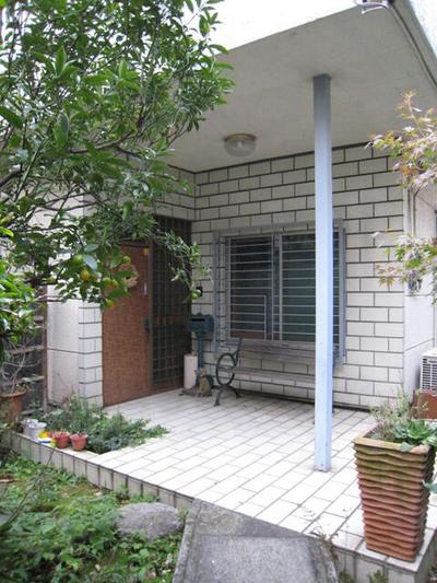 Traditional Home with Garden in Mejiro-dai, Bunkyo-ku — Image 1, Bunkyo, Tokyo