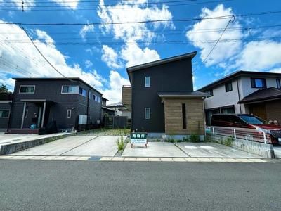 Modern 5LDK House in Shimada City with Solar Panels — Image 2, Shimada, Shizuoka