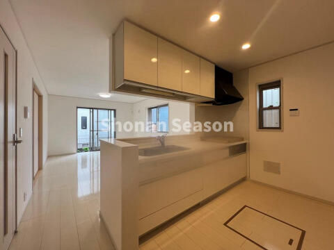 Renovated 4LDK House in Ōiso with Balcony and Parking - Thumbnail 2