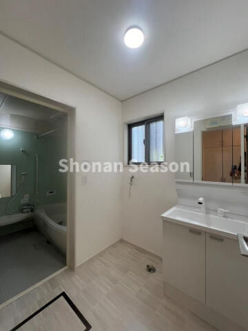 Renovated 4LDK House in Ōiso with Balcony and Parking - Thumbnail 4