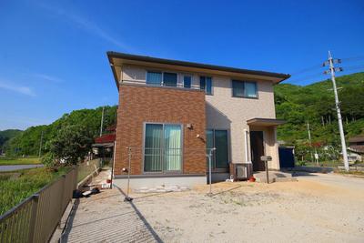 Modern 5LDK House in Maniwa City with Solar Power System — Image 2, Maniwa, Okayama