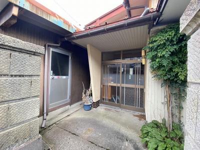 Spacious 4LDK House in Nyuzen-machi with Garage, Near Station — Image 2, Nyuzen, Toyama