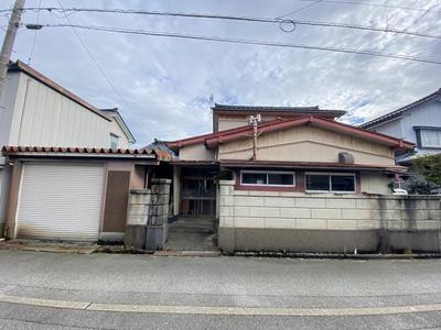 Spacious 4LDK House in Nyuzen-machi with Garage, Near Station — Image 1, Nyuzen, Toyama