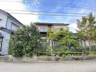 Spacious 4LDK House in Nyuzen-machi with Garage, Near Station — Image 1, Nyuzen, Toyama