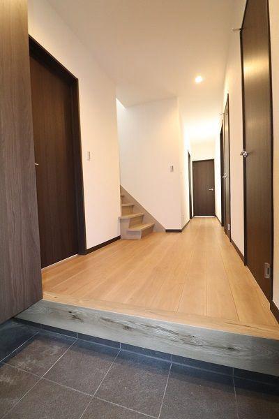 Spacious 4LDK House in Kurume City - 199m² Plot with Parking — Image 2, Kurume, Fukuoka