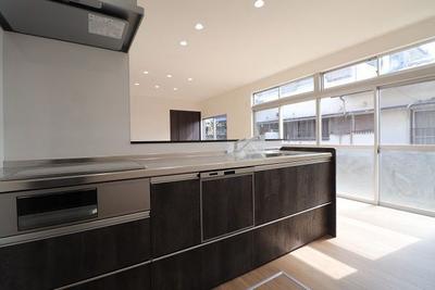 Spacious 4LDK House in Kurume City - 199m² Plot with Parking — Image 4, Kurume, Fukuoka