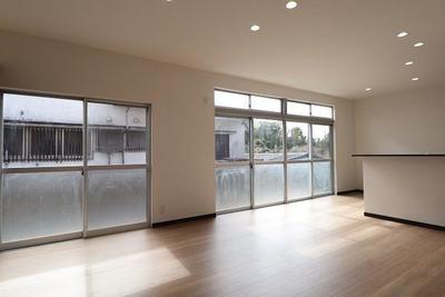 Spacious 4LDK House in Kurume City - 199m² Plot with Parking — Image 3, Kurume, Fukuoka