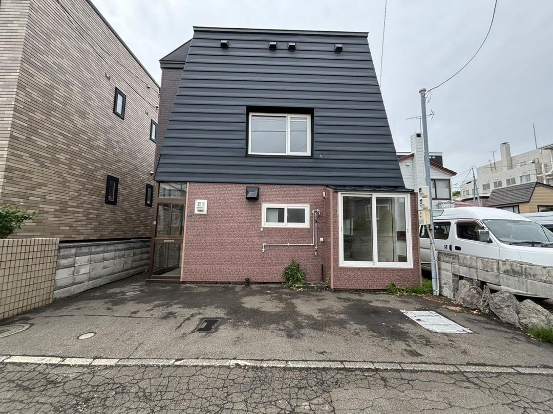 4LDK Detached House for Rent in Sapporo Higashi Ward - Image 1