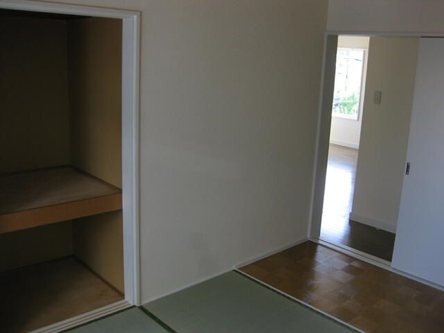 Renovated 2LDK Apartment for Rent in Sapporo's Higashi Ward - Thumbnail 2