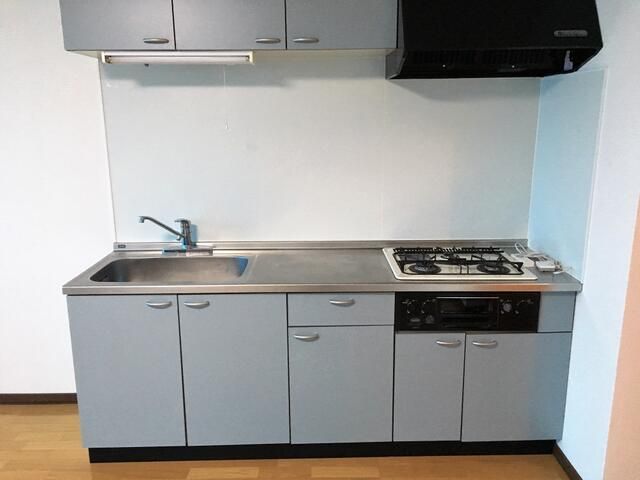 2LDK Apartment with Sunroom & Parking in Takikawa, Hokkaido - Thumbnail 2