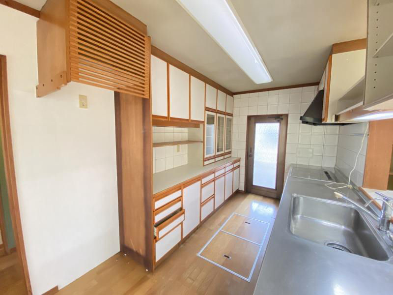 9LDK House in Takaoka with 9 Parking Spaces - Thumbnail 4