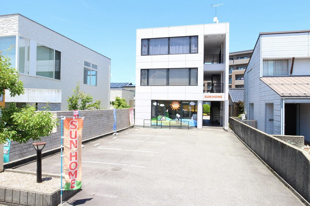 9LDK House in Takaoka with 9 Parking Spaces - Thumbnail 2