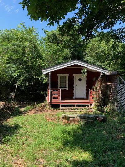 Pink Western-Style Villa with Large Garden in Uenohara — Image 2, Uenohara, Yamanashi
