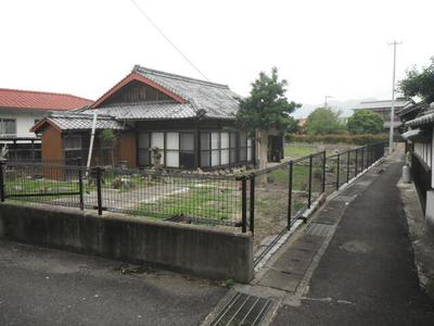 Traditional House on Oshima Island, Niihama - 730sqm Plot — Image 1, Niihama, Ehime