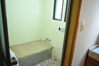 Spacious 3LDK House in Atami's Midorigaoka District — Image 4, Atami, Shizuoka