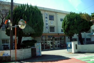 Spacious 5DK House in Nobeoka City - 396m² Plot with Garden — Image 2, Nobeoka, Miyazaki