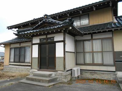 Spacious Traditional Home in Uozu with Large Garden Plot — Image 1, Uozu, Toyama