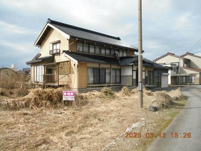 Spacious Traditional Home in Uozu with Large Garden Plot — Image 1, Uozu, Toyama