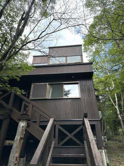 [Hatomark Site] A 3-story, used detached house with a view of Mt. Fuji in the Uminokuchi Nature Village Villa Area in Uminokuchi, Minamimaki Village, Minamisaku District, Nagano Prefecture — House, Minamimaki, Nagano