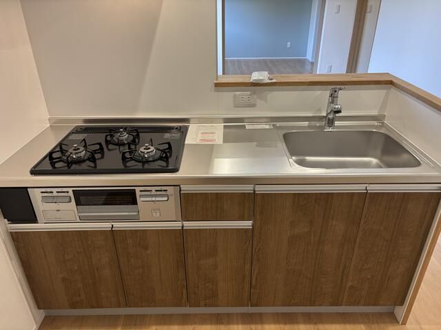 New 1LDK Apartment in Asahikawa with Free Internet & Parking - Image 1