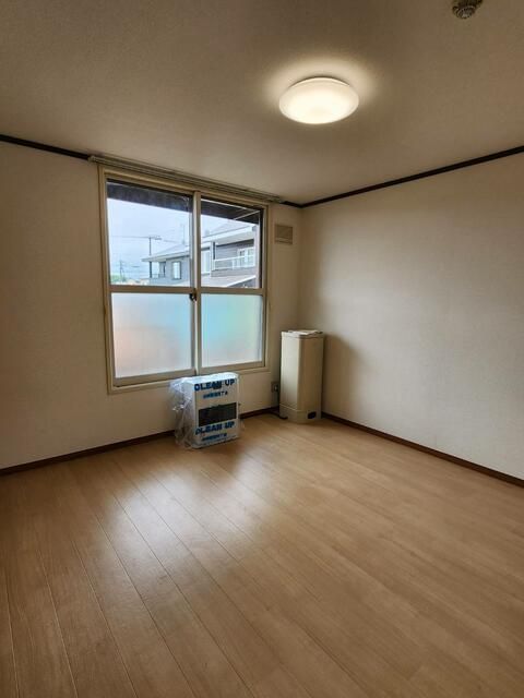 Renovated 1DK Apartment in Tomakomai with Free Parking & Pet OK - Thumbnail 4