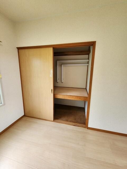 Renovated 1DK Apartment in Tomakomai with Free Parking & Pet OK - Image 1