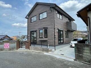 Spacious 4SLDK House for Sale in Yahatanishi, Kitakyushu — Image 1, Yahatanishi, Fukuoka