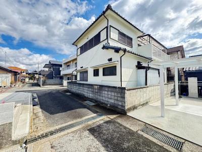 Corner Store-Front House Near Name Station, 9.18% Yield — Image 1, Kinokawa, Wakayama