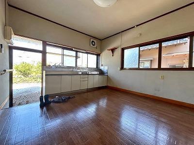 Spacious 4DK House in Fujinomiya with Mountain Views — Image 4, Fujinomiya, Shizuoka