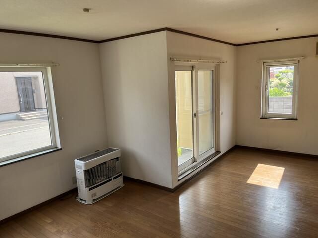 3LDK Terrace House for Rent in Sapporo's Teine Ward - Thumbnail 4