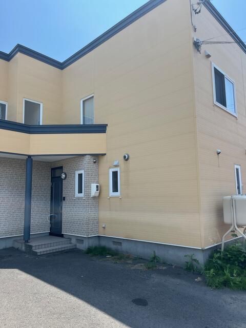 3LDK Terrace House for Rent in Sapporo's Teine Ward - Thumbnail 2