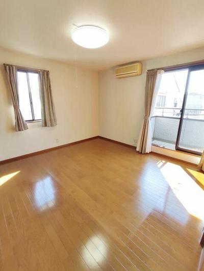 Spacious 3LDK House with Large Land in Numazu City — Image 4, Numazu, Shizuoka